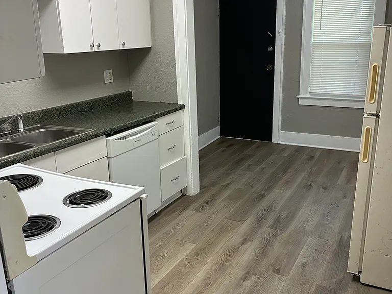 5832 Tracy Ave — Photo 3