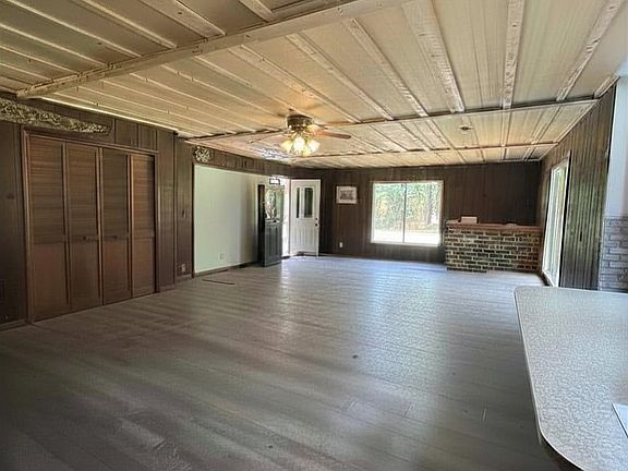 4th image of 148 Claussen St