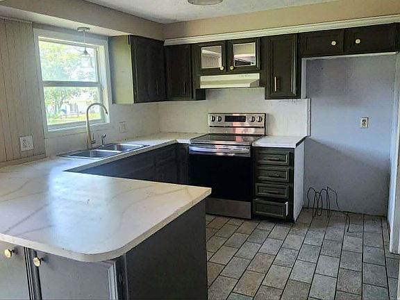 3rd image of 904 E Smith Street