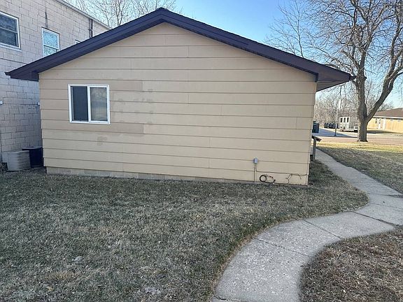 5th image of 302 W 1st St