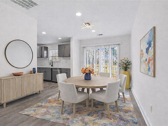 3rd image of 3475 Meadowlane Pl SW