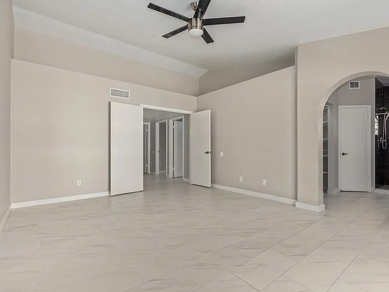 9138 E Davenport Dr — Photo 14