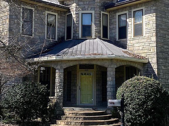 2nd image of 404 SW 3rd St