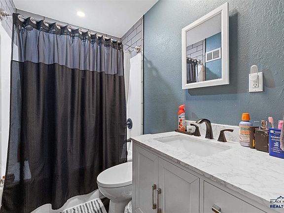5th image of 611 Saint Patrick St