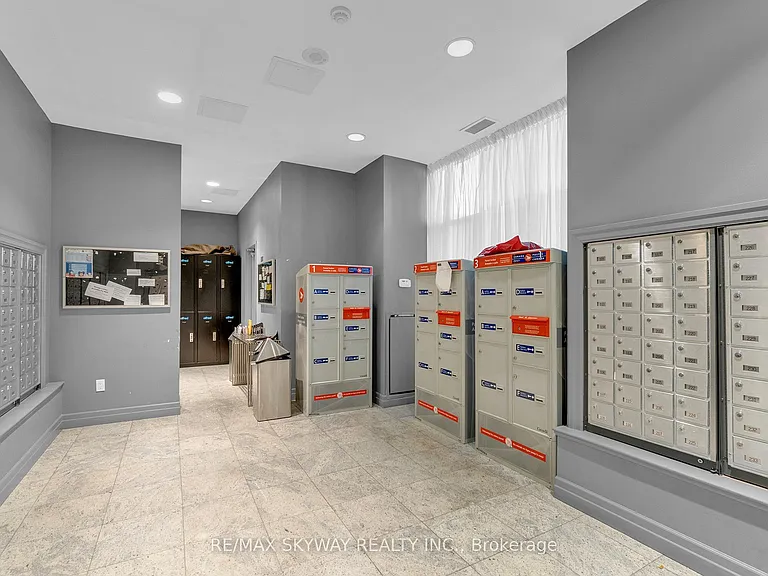 628 Fleet St #LPH03 — Photo 36