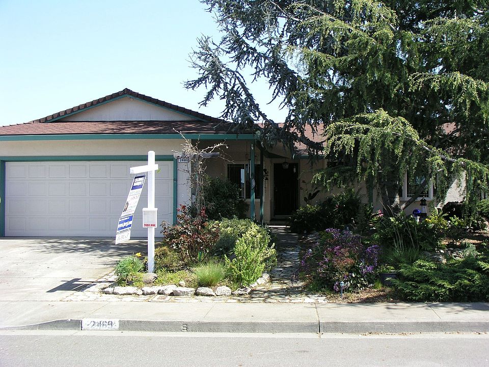 1st image of 2469 Cameron Dr