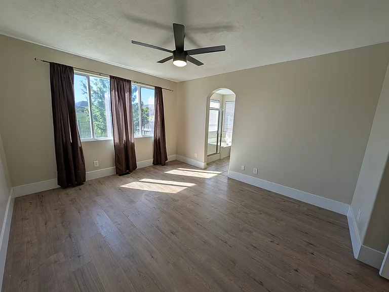 8743 N Franklin Dr — Photo 33
