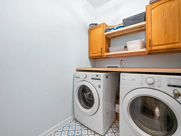 2200 Fairfax Dr — Photo 19