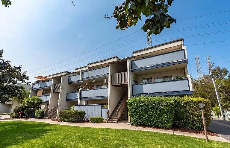 Alamo Park Apartments — Photo 1