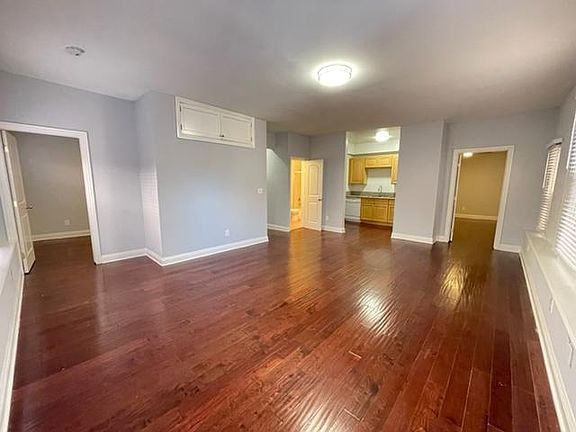 5th image of 701 S Mariposa Ave