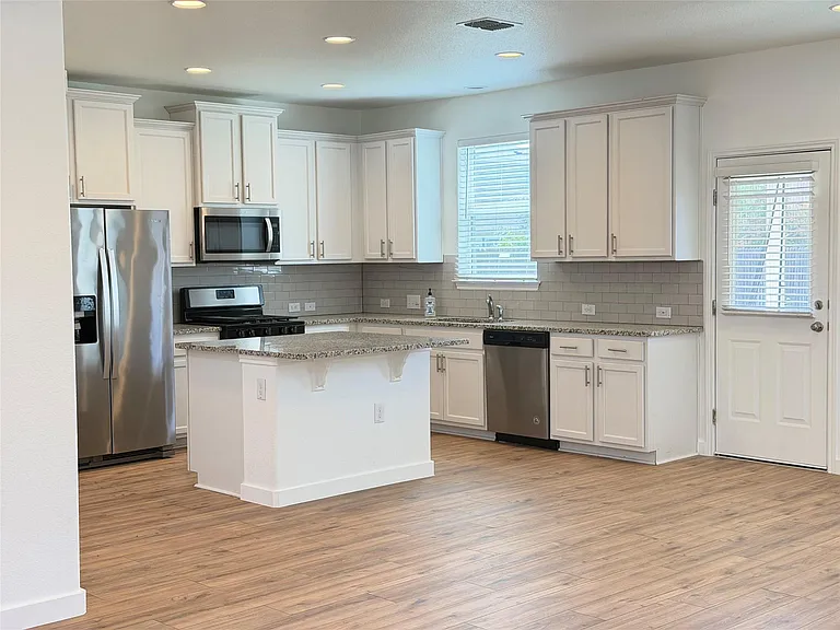 10321 Forest Grove Dr — Photo 4