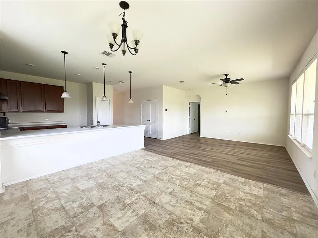 3 bed, 2.0 bath, 1678 sqft, $2,000 — Photo 4