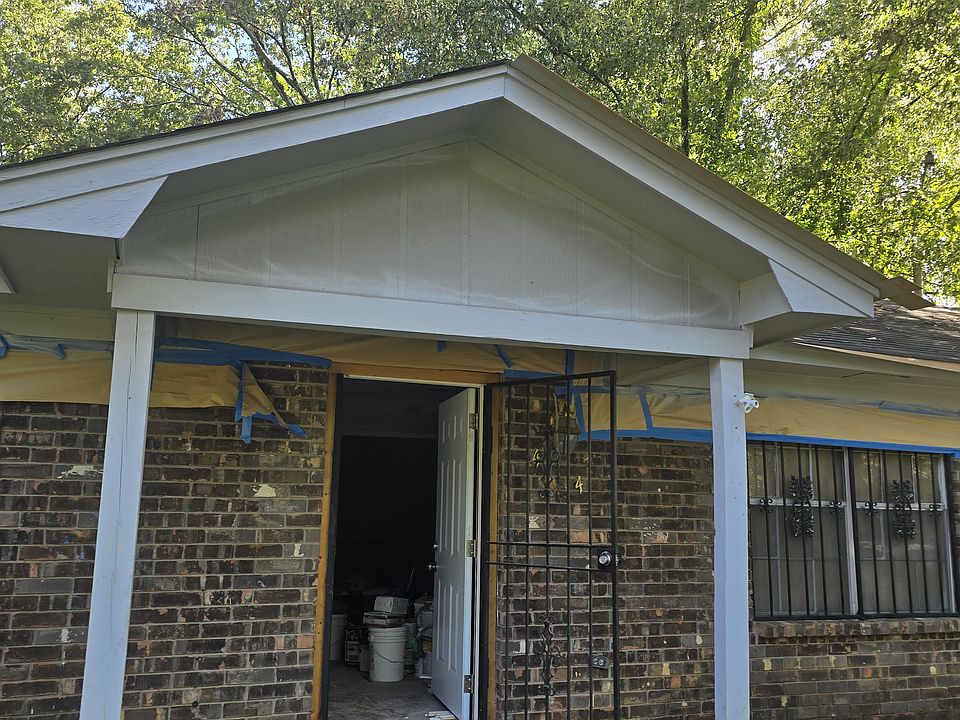 2nd image of 414 Magnolia Rd