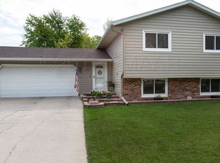 1910 18th St S, Fargo, ND 58103