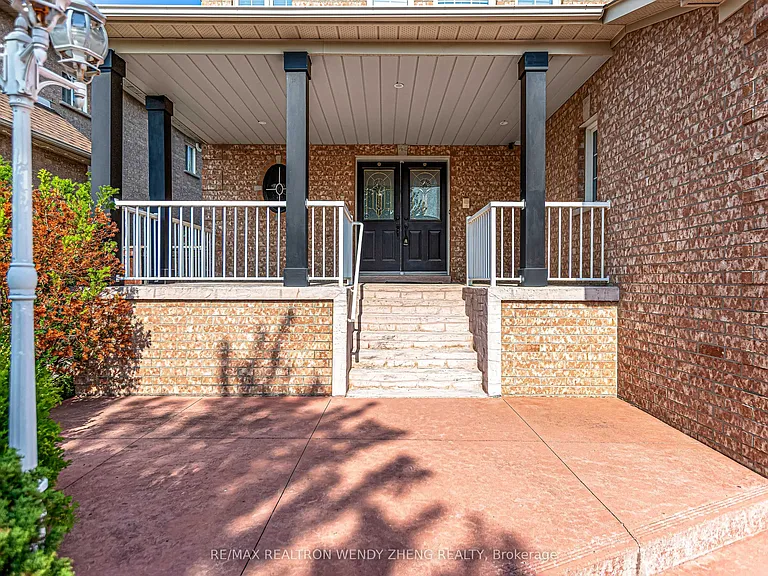 1507 Clearbrook Dr — Photo 2