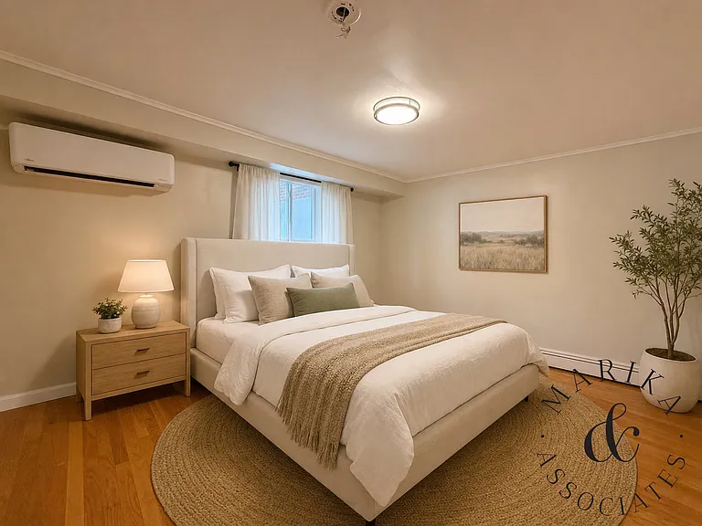 Main Bedroom - virtually staged