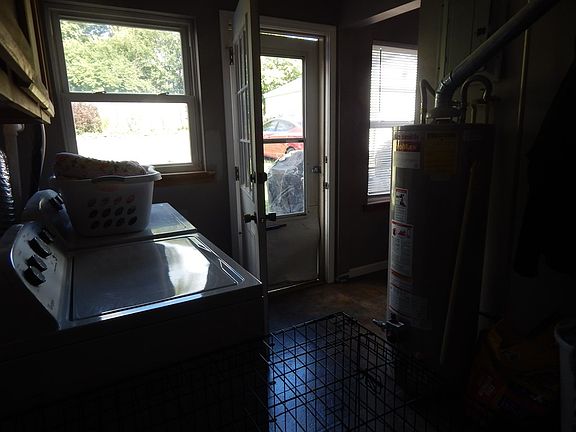 4th image of 646 Blaine Ave