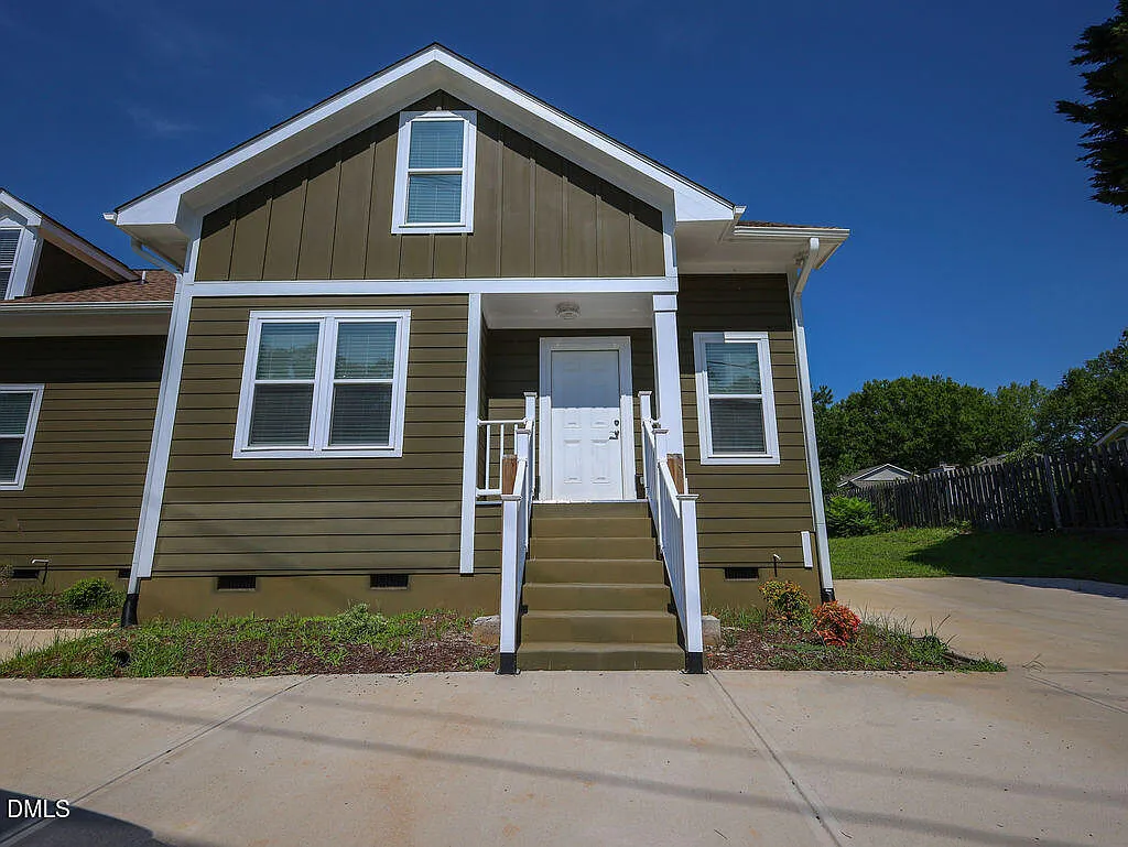 3 bed, 3.5 bath, $2,390 — Photo 2