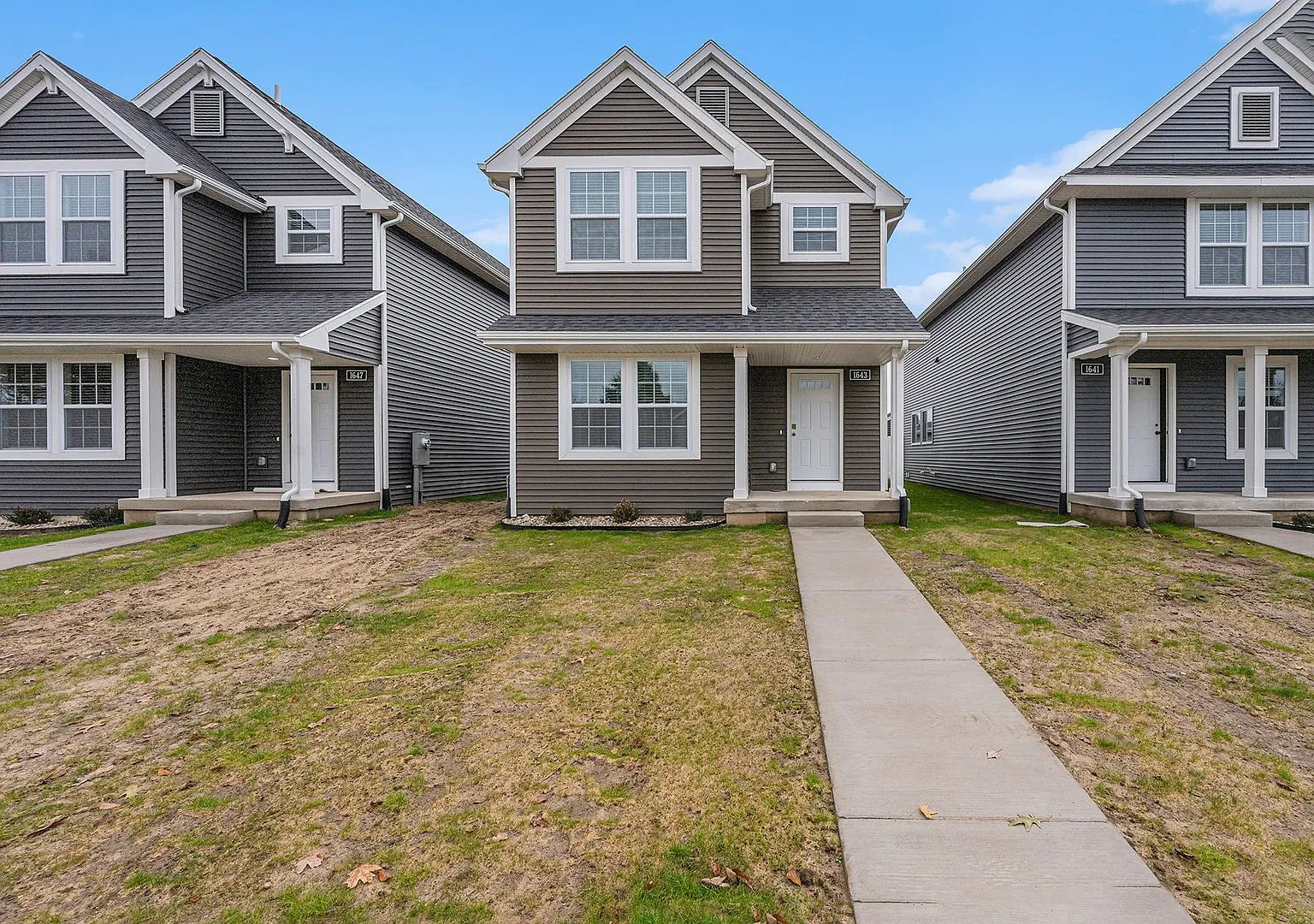 1 Month FREE Rent! Applied to Your First Full Month. Terms & Conditions Apply. — Photo 1