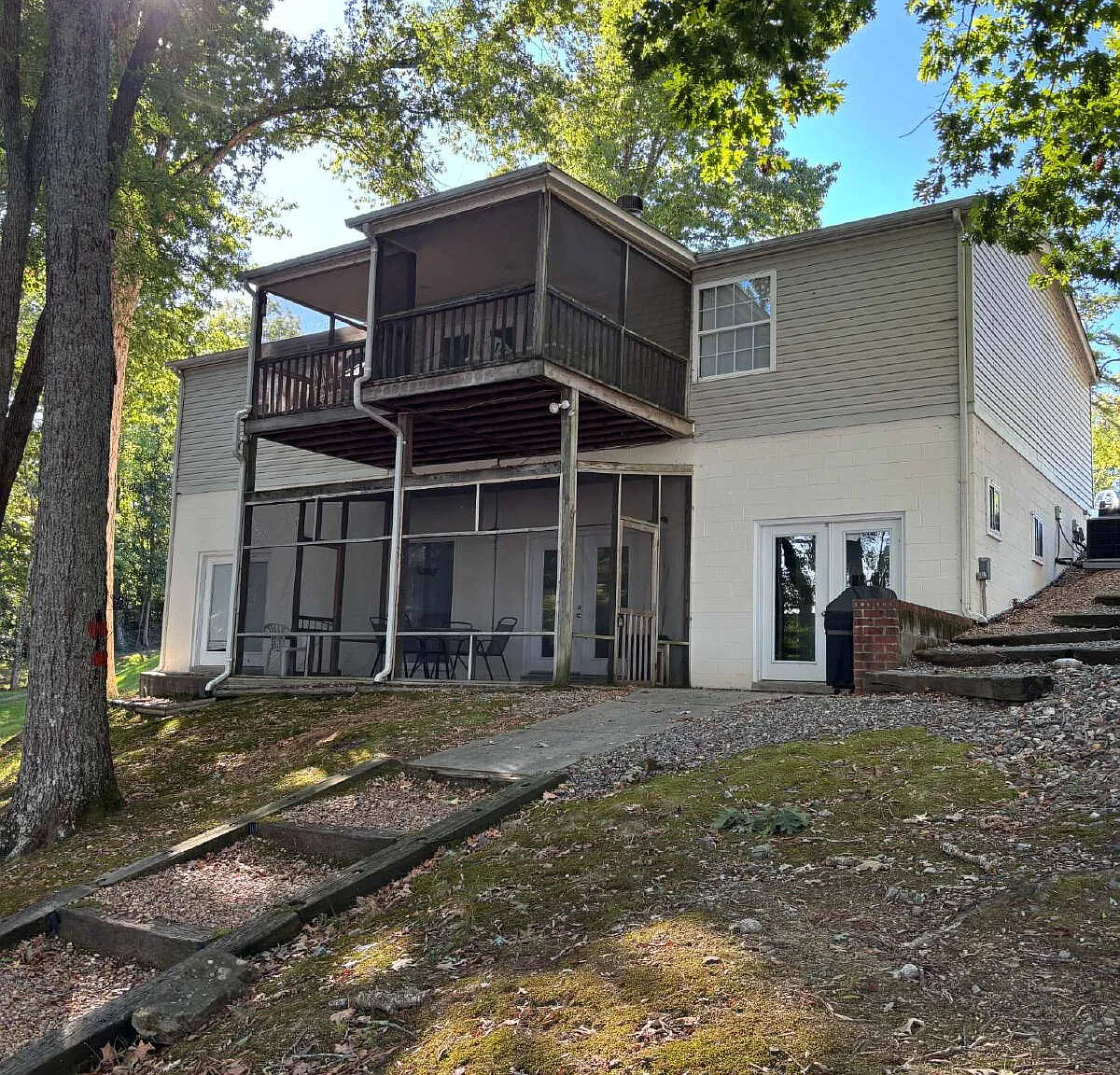 3 bed, 1.0 bath, $1,775 — Photo 1