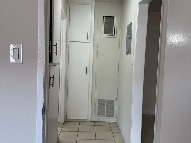 Maison De Michelle Apartments — Photo 11
