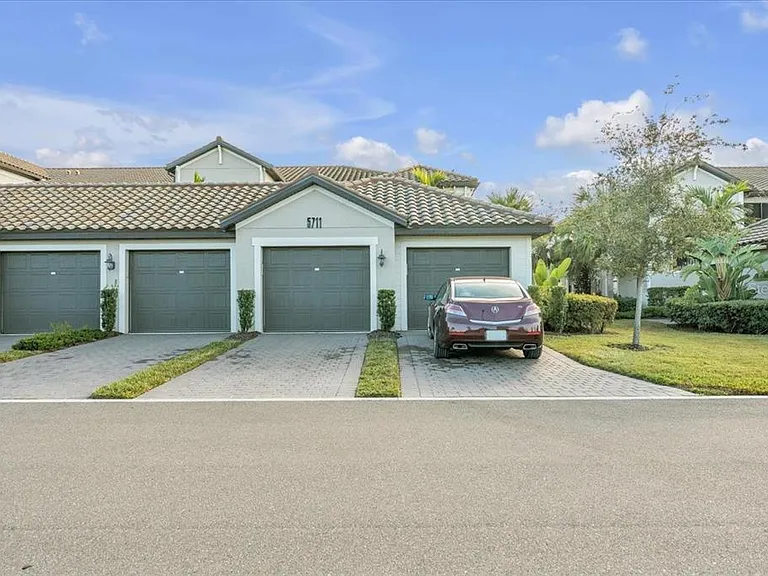 5711 Palmer Cir #206 — Photo 31