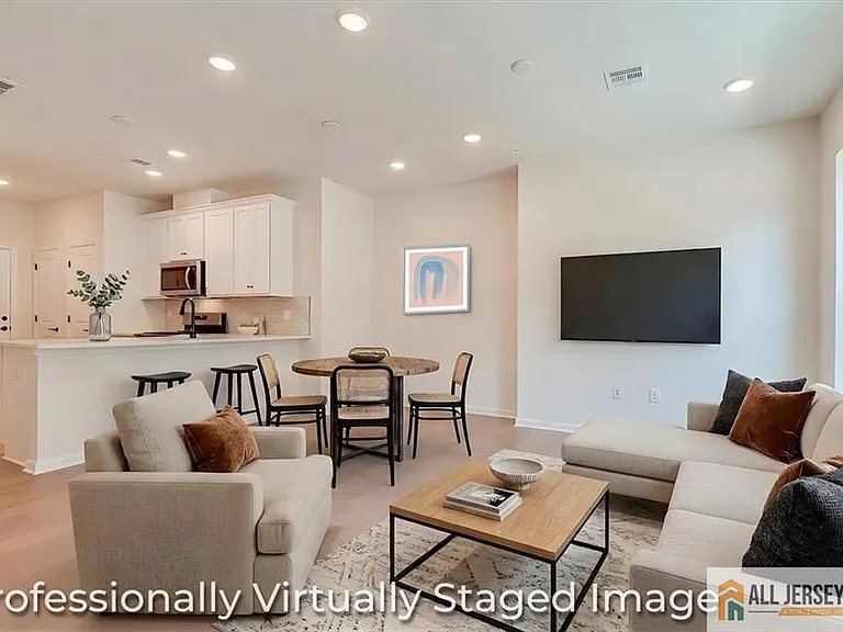 323 Sadie Cir — Photo 5