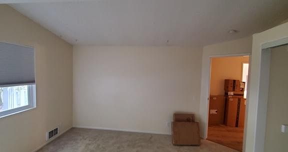 2nd image of 1017 Oakes Ave #2