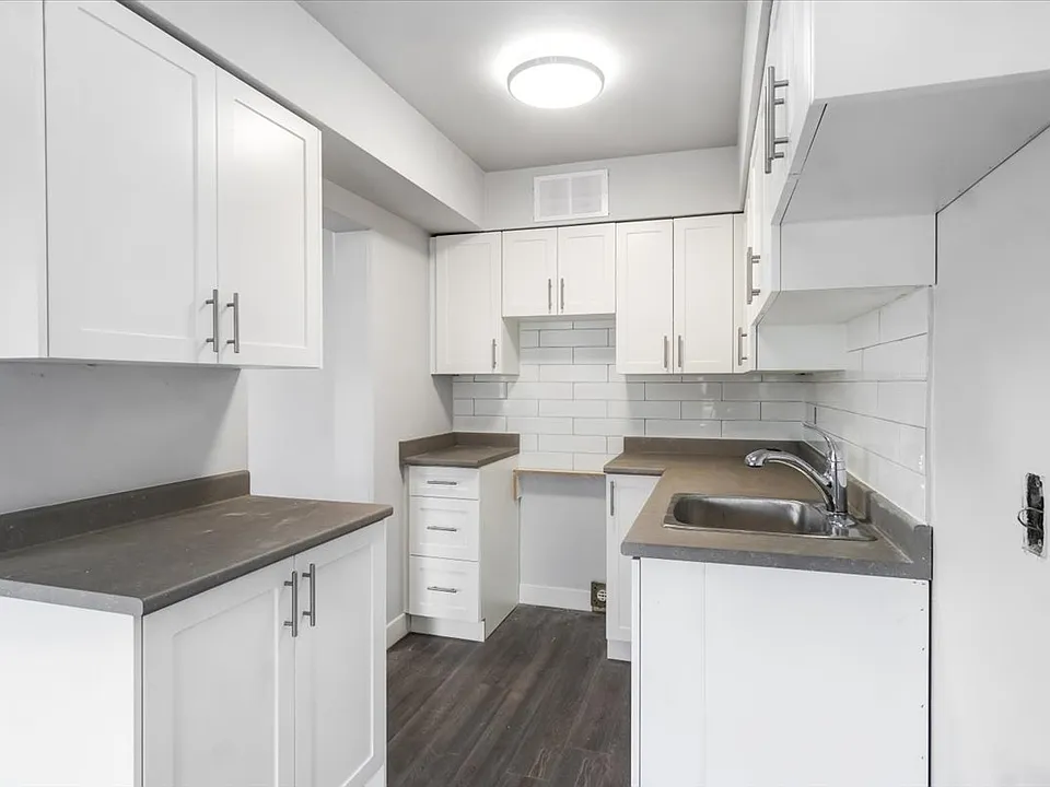 1303 8th Ave