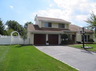 9 Timber Ridge Dr, Commack, NY 11725