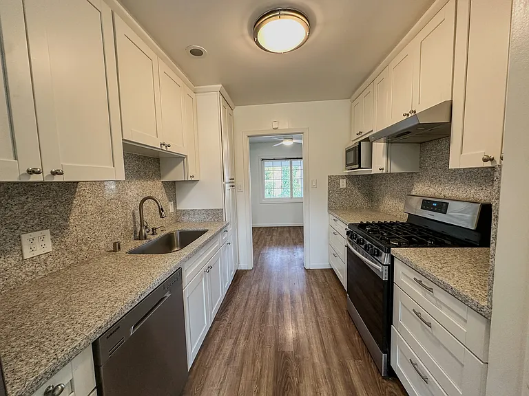 1912 Maybelle Dr — Photo 10