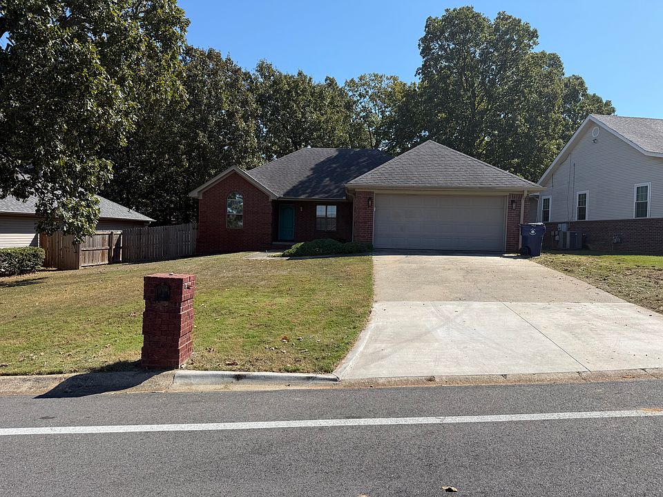 1st image of 70 Emerald Dr
