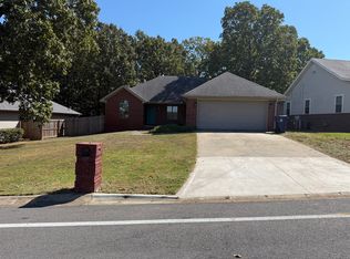 70 Emerald Dr, Maumelle, AR 72113