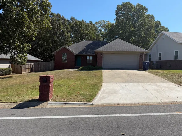 70 Emerald Dr, Maumelle, AR 72113
