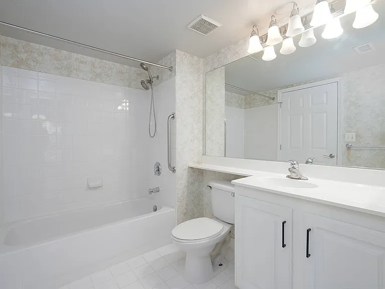 11710 Old Georgetown Rd #429 — Photo 4