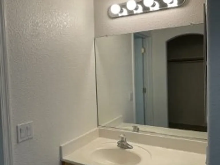 711 Delta Dr — Photo 11