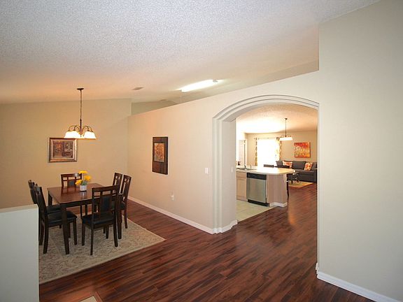 5th image of 10 Pine Cedar Dr