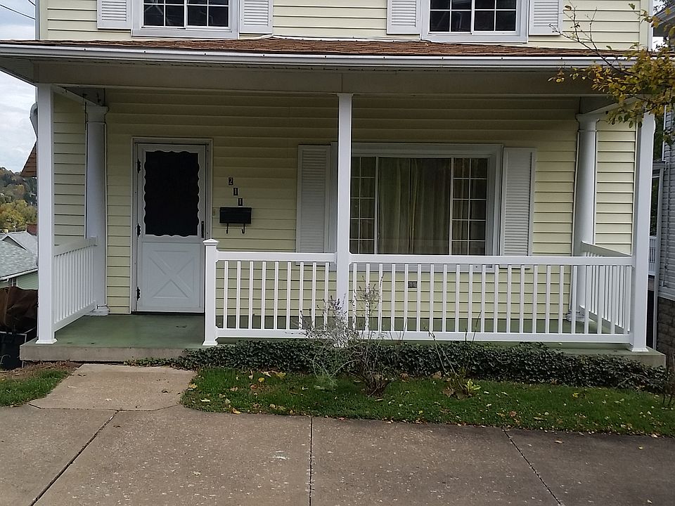 2 STORY VINYL SIDING