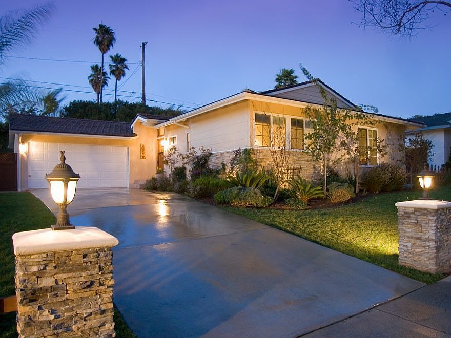 Beautiful Front Yard