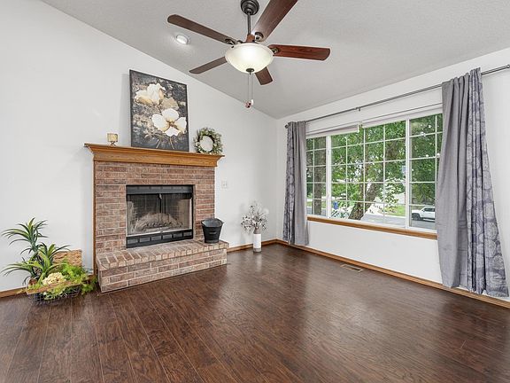 3rd image of 1537 E Summerwood Ct