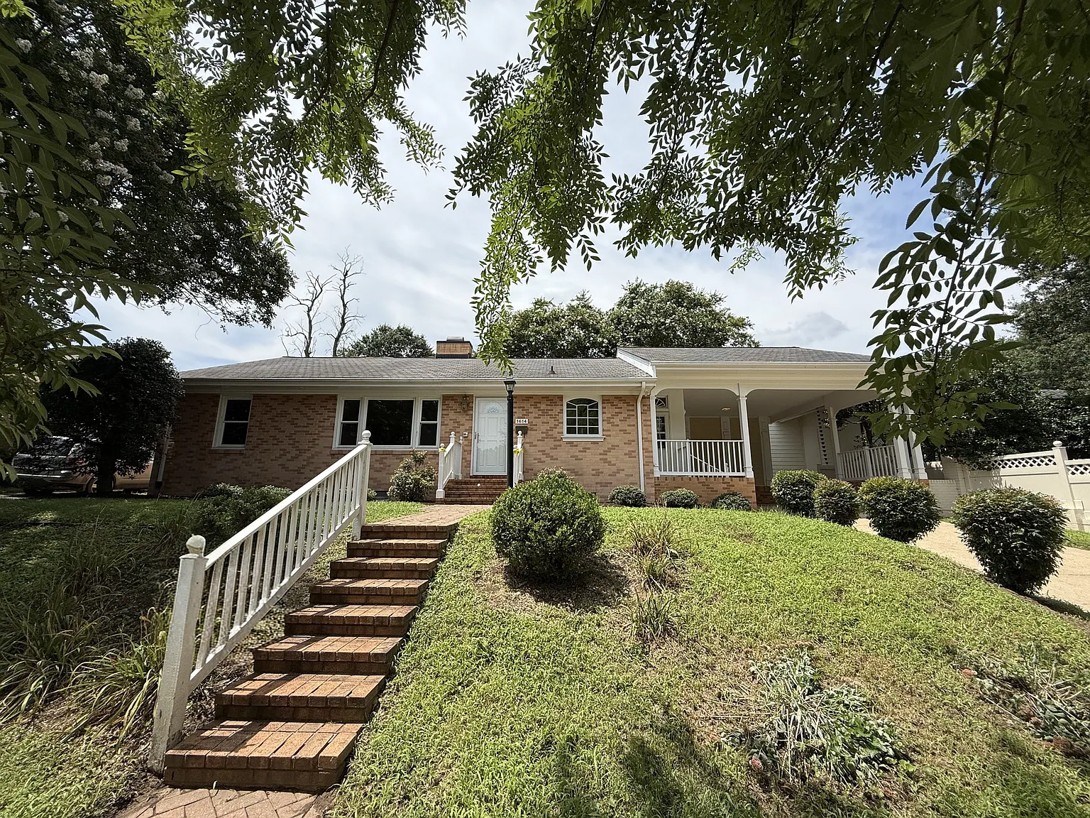 3 bed, 2429 sqft, $2,800 — Photo 2
