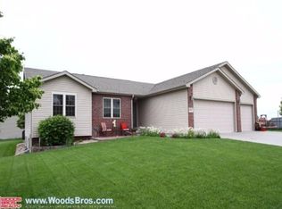 6000 Bridle Ln, Lincoln, NE 68516