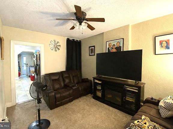 3rd image of 415 E 10th St