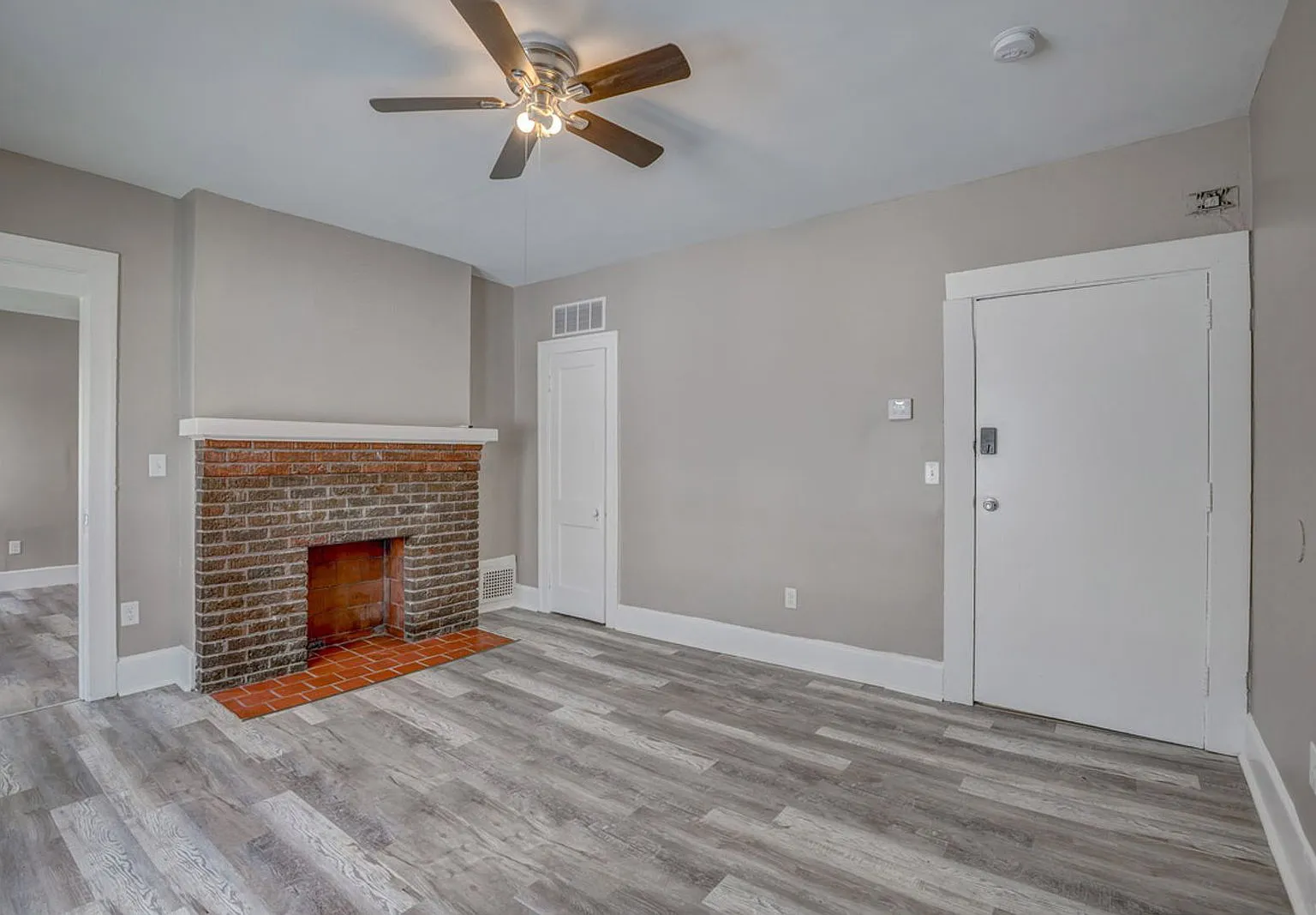 1 bed, 1.0 bath, 812 sqft, $995 — Photo 4
