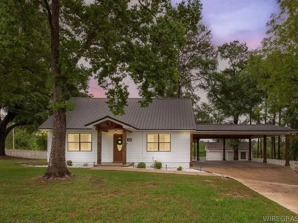 105 Huckleberry St, Andalusia, AL 36420