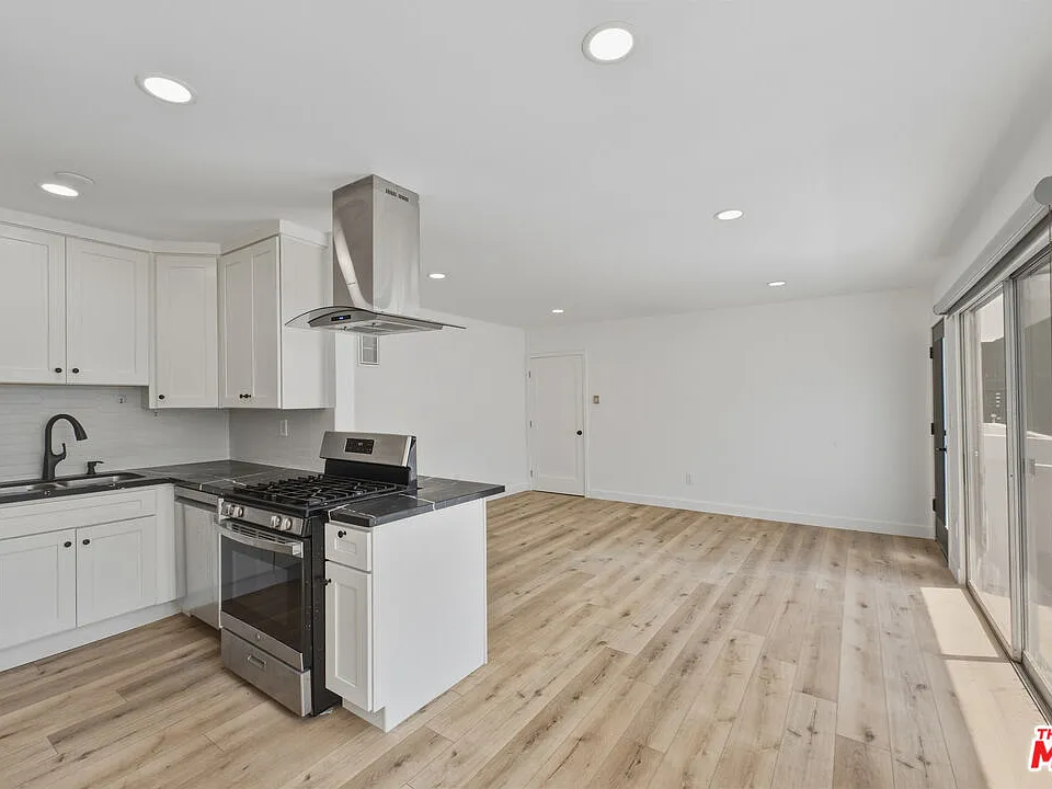 929 N Stanley Ave #3