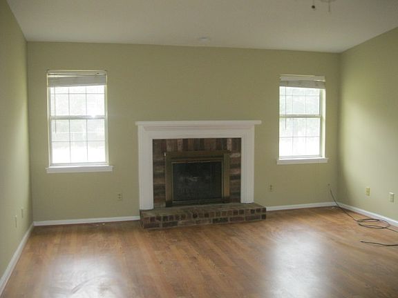 5th image of 79 Joseph Cir