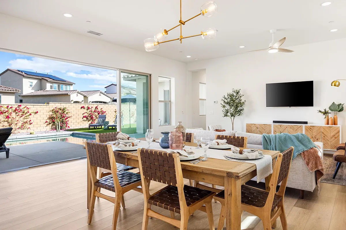 Dining Table - 55710 Isleworth
