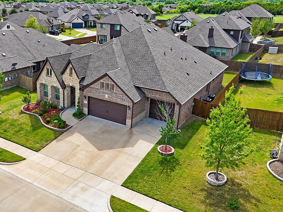 1st image of 1919 Bellflower Dr