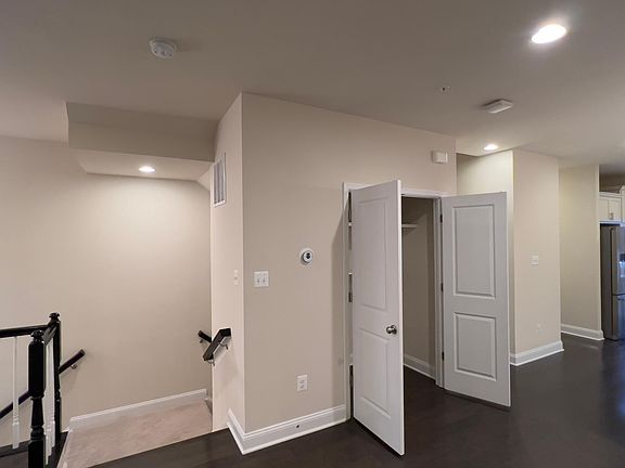 4th image of 2507 Hyacinth Ln